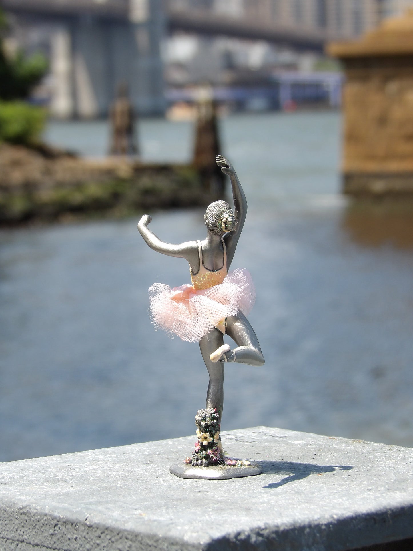 Elegant Ballerina Statue - A Tribute to Grace and Beauty