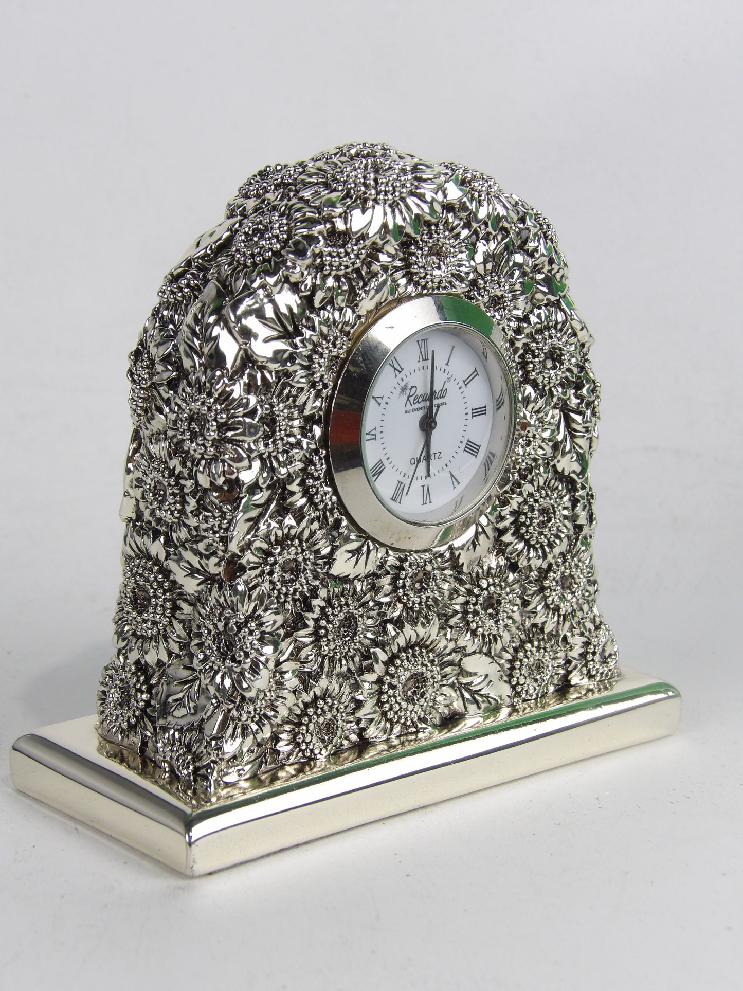 Reloj de mesa de resina plateada con diseño de girasol