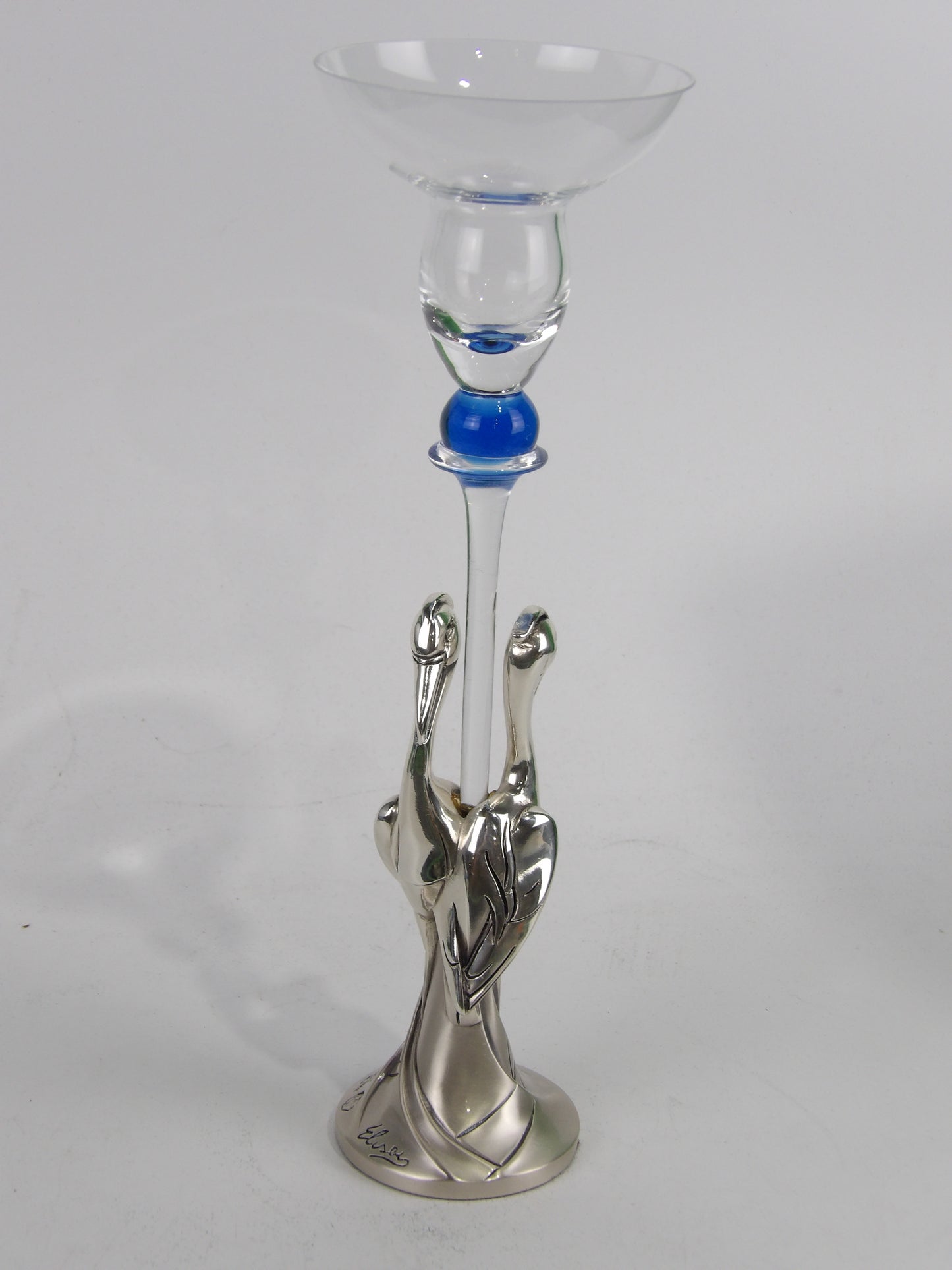 Candelabro de vidrio transparente con gansos de resina azul y plateada