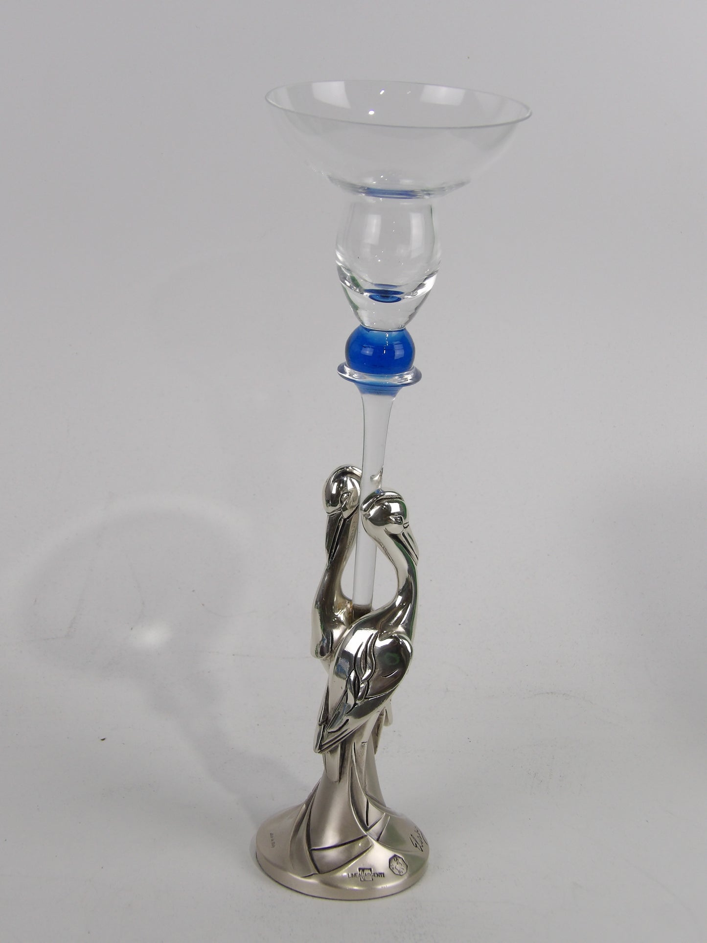 Candelabro de vidrio transparente con gansos de resina azul y plateada