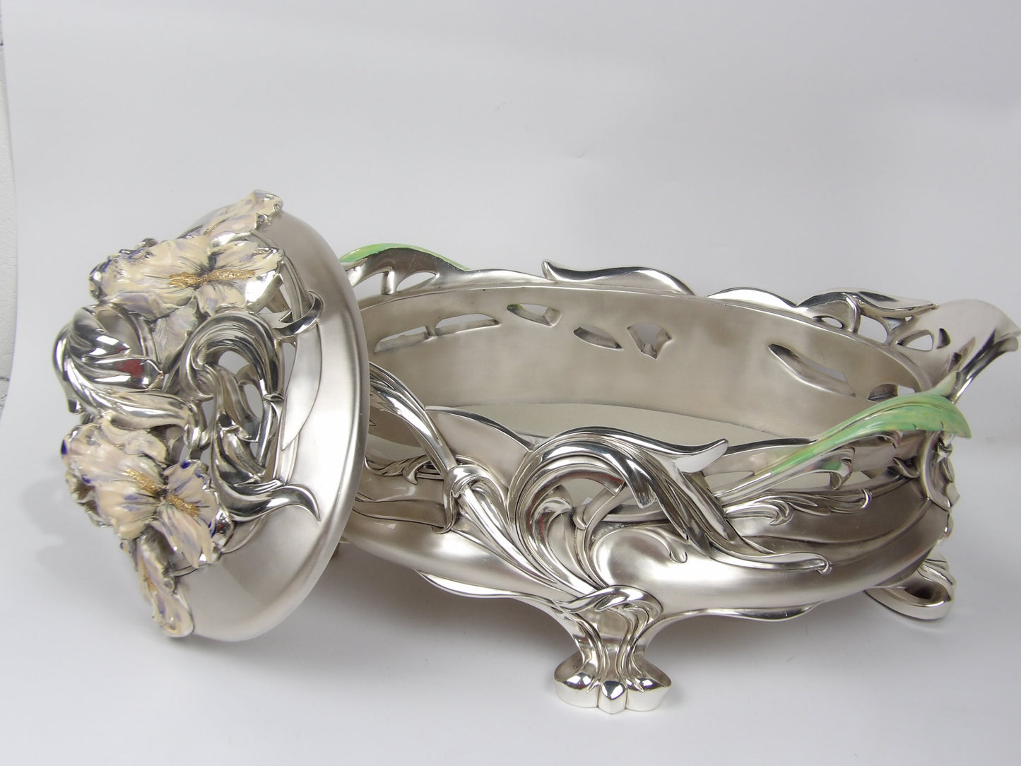 Casket “Flowers” in Silver Resin Painted with Gold