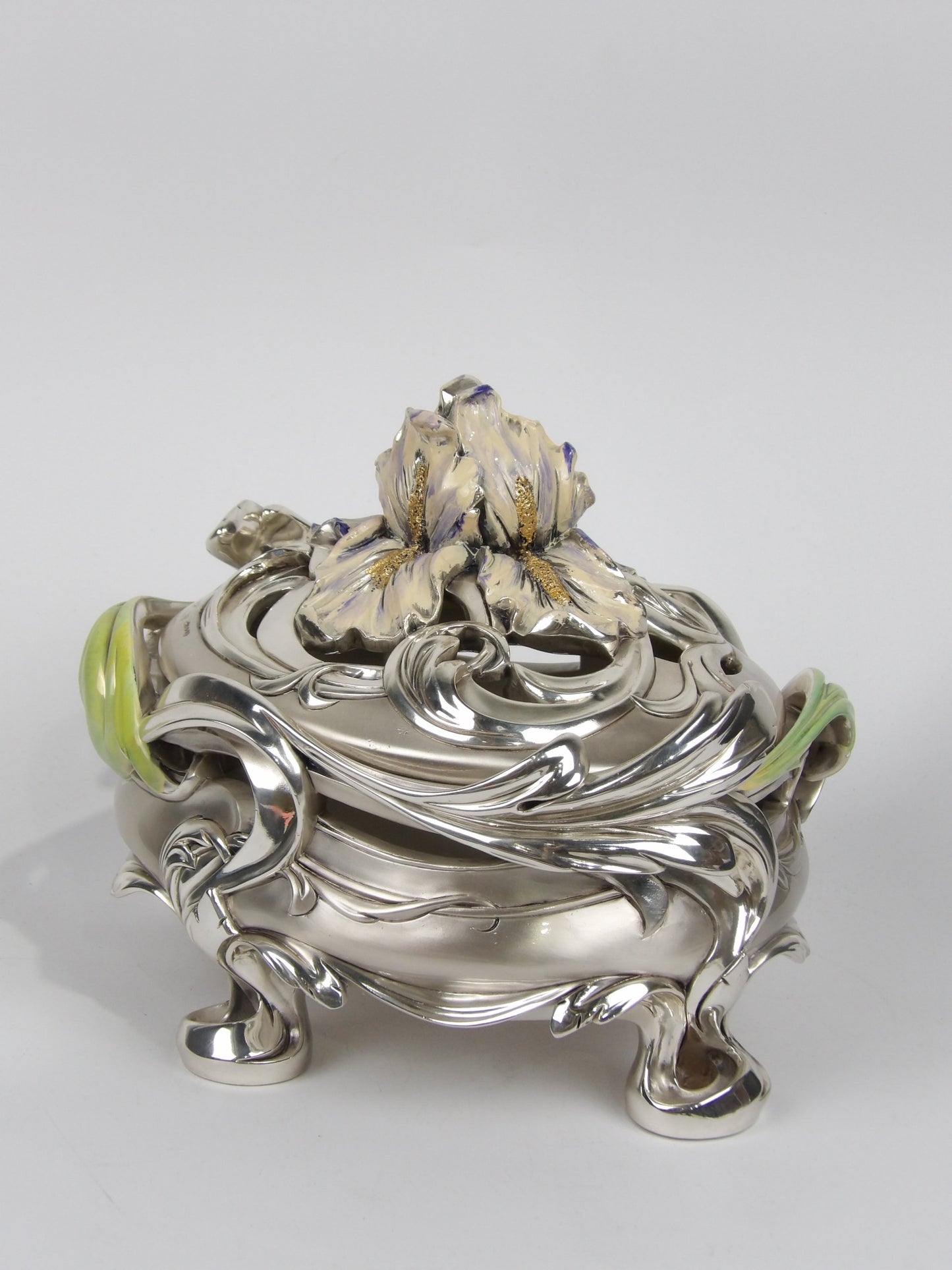 Casket 'Flowers' in Silver Resin Painted with Gold - Elegant Storage with Artistic Charm