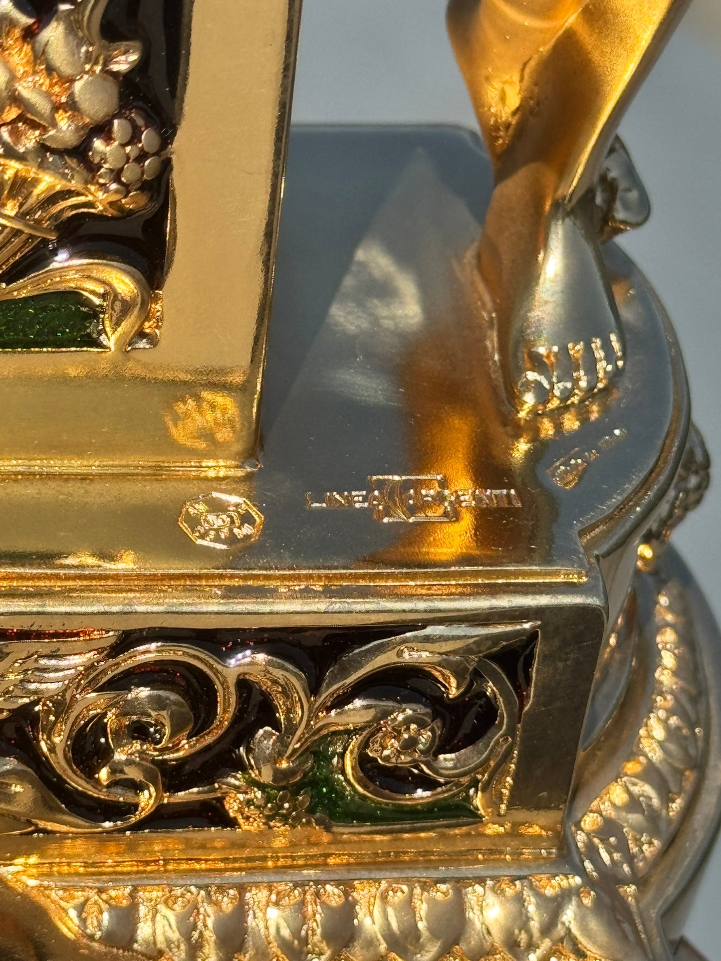 Eros and Psyche Golden Clock - A Timeless Tale of Love and Devotion