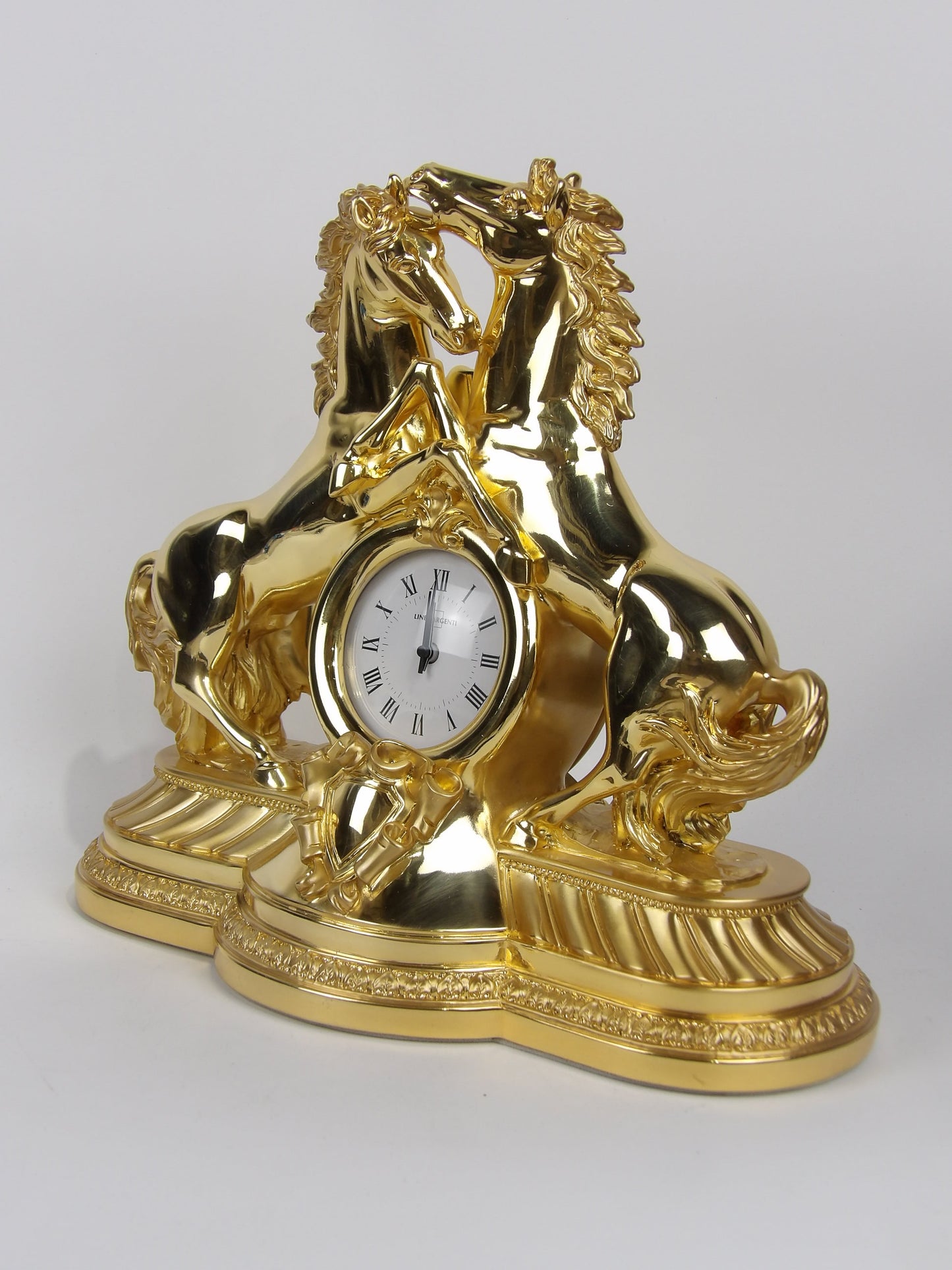 Reloj de resina dorada - Par de caballos: una majestuosa combinación de arte y funcionalidad