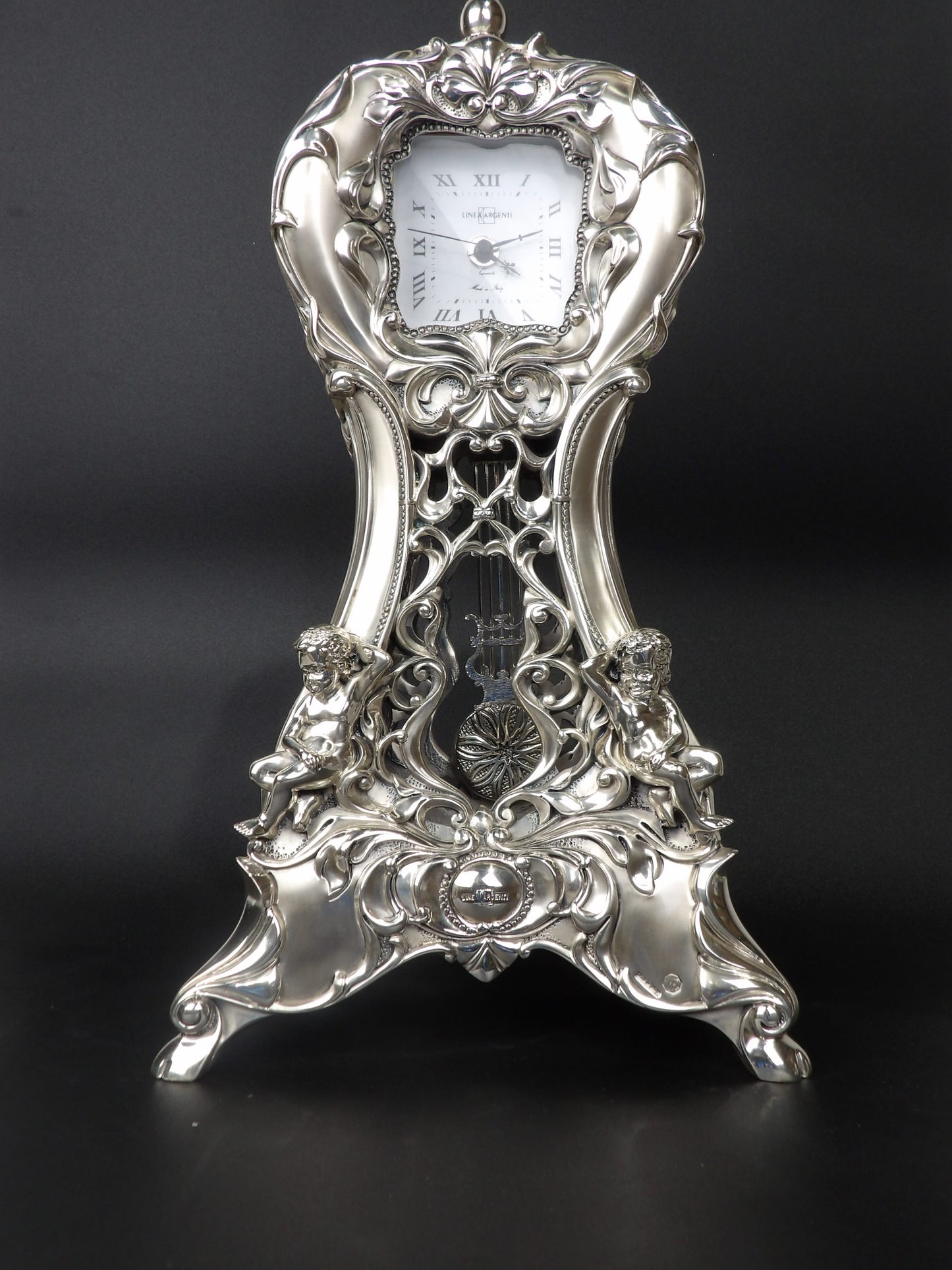 Baroque Style Pendulum in Silver Resin - Timeless Elegance and Ornate Design