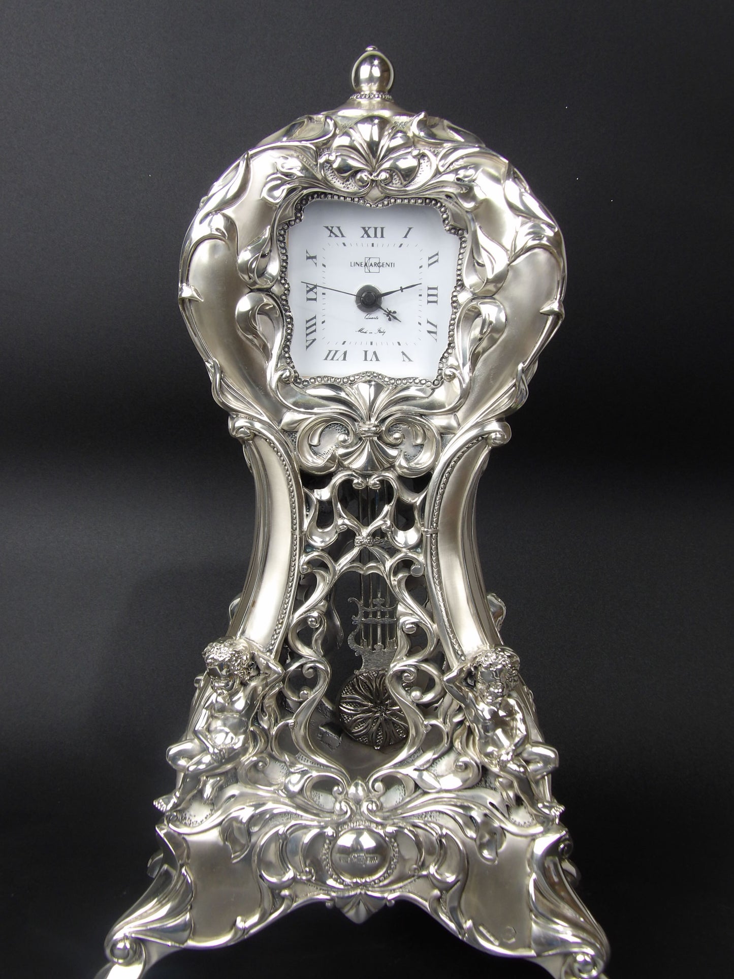 Baroque Style Pendulum in Silver Resin - Timeless Elegance and Ornate Design