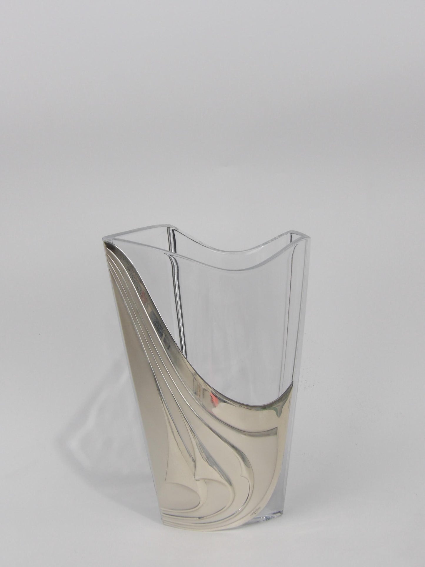 Jarrón hecho a mano con laminado de plata