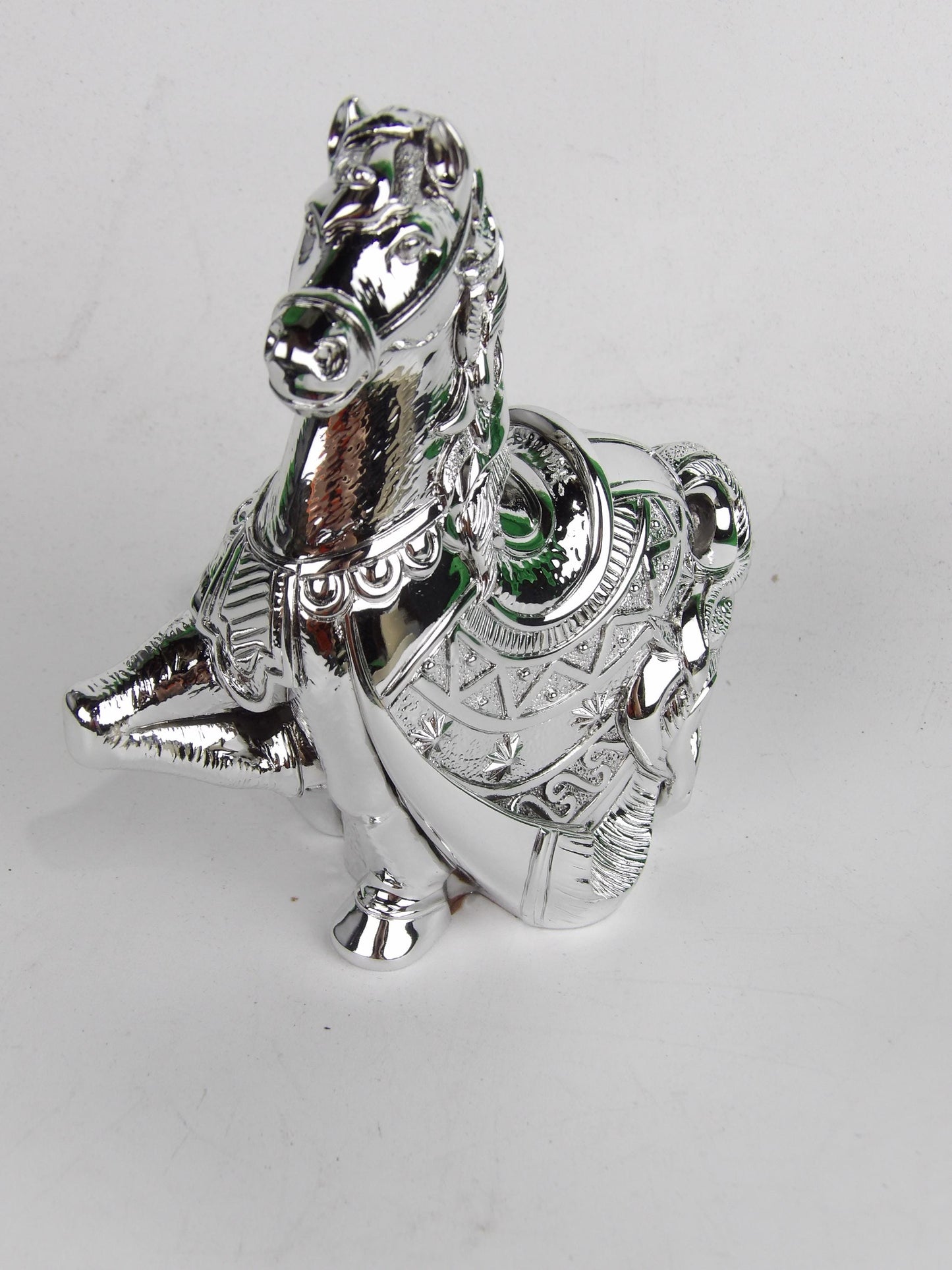 Silver-coated resin horse