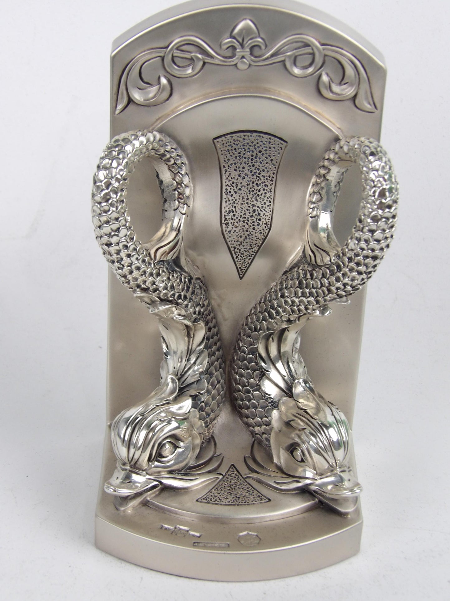 Sujetalibros de resina plateada con 2 peces