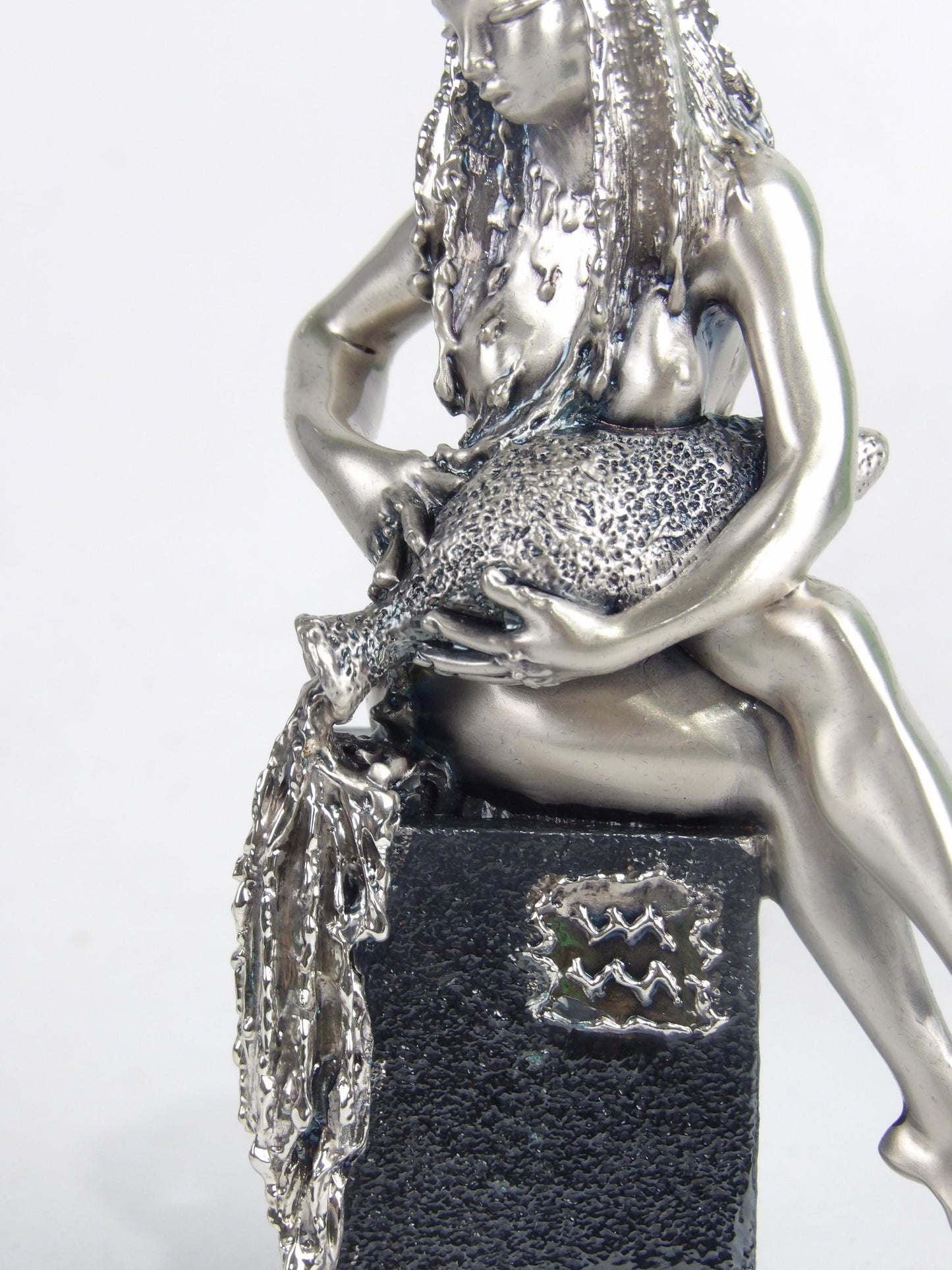 Silver-coated resin sign of the zodiac “Aquarius” with black finish