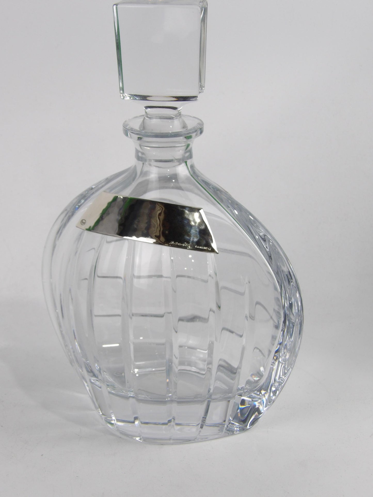 Crystal Decanter with Silver Coated Bilaminate – A Touch of Luxury
