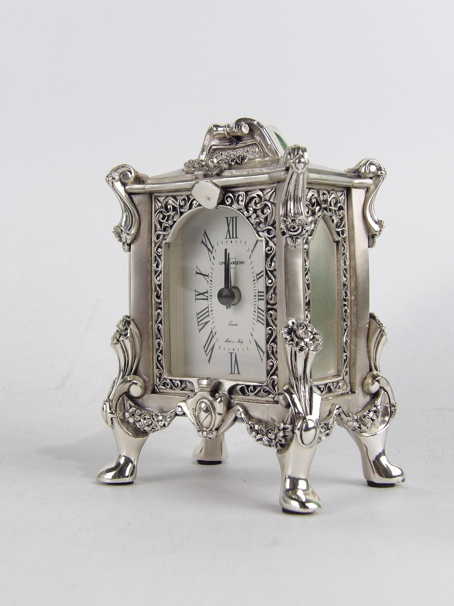 Table Clock with cornucopias in silver resin