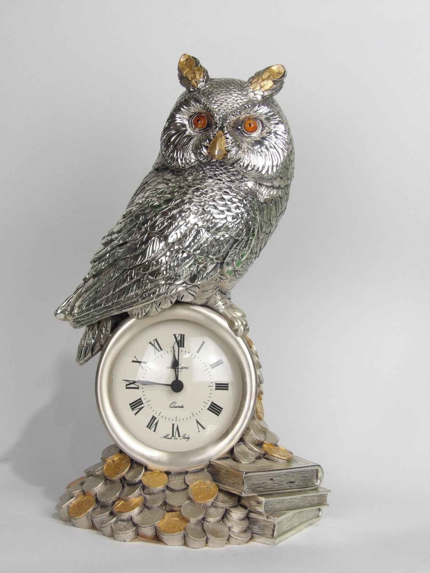 La Sapienza Table Clock in Silver Resin with Gold Details