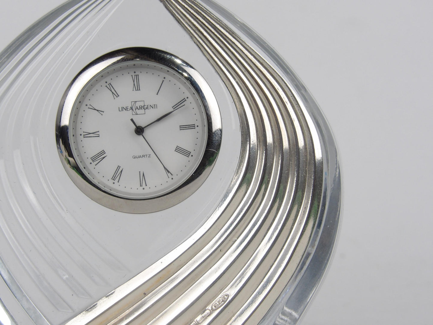 Reloj de mesa decorativo de cristal con bilaminado revestido de plata