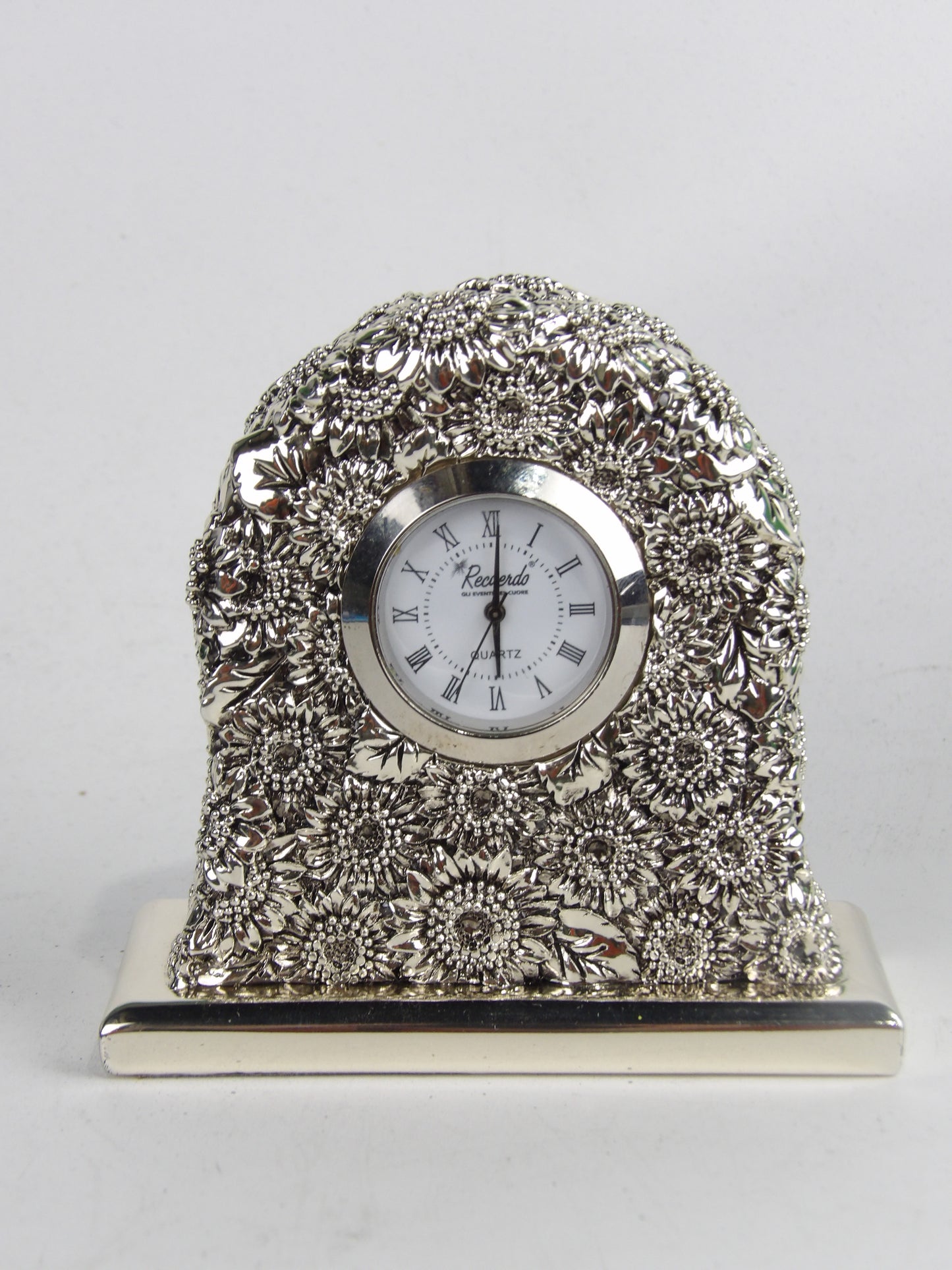Reloj de mesa de resina plateada con diseño de girasol
