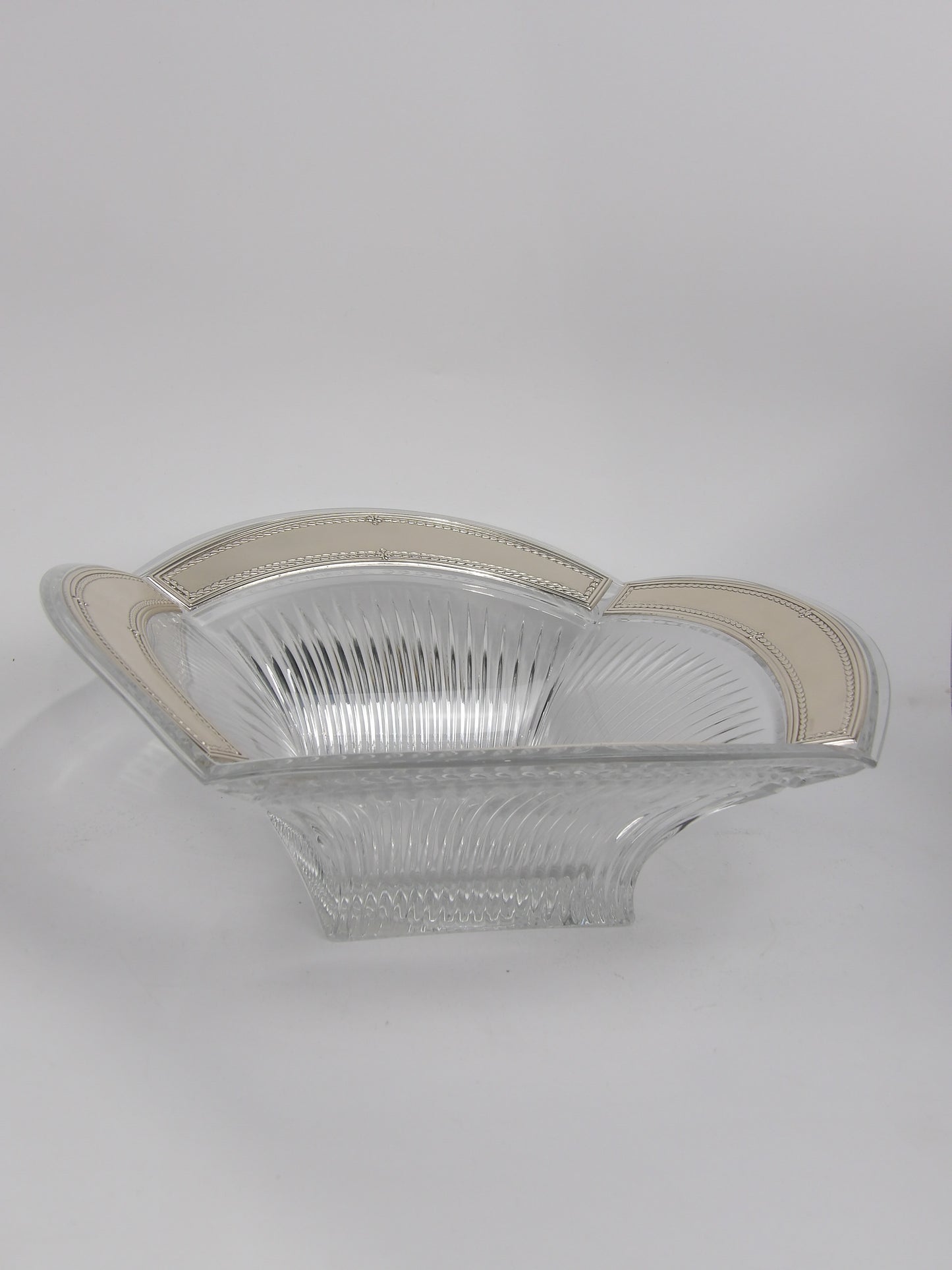 Cuenco de cristal con ribete en bilaminado bañado en plata.