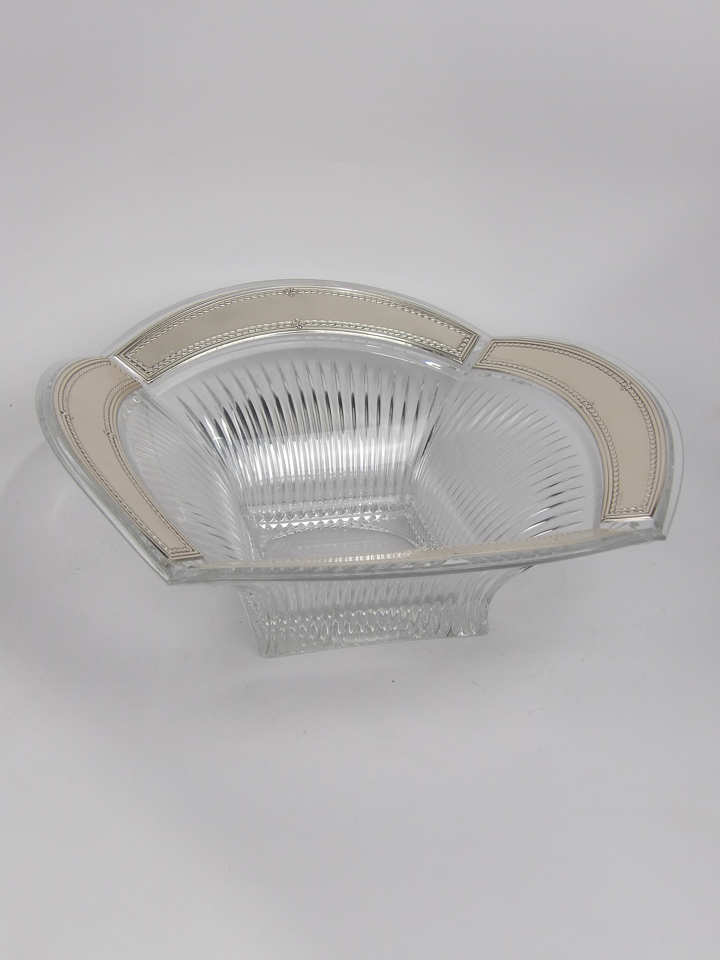 Cuenco de cristal con ribete en bilaminado bañado en plata.