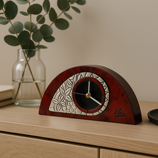 Reloj de mesa de caoba roja con bilaminado plateado