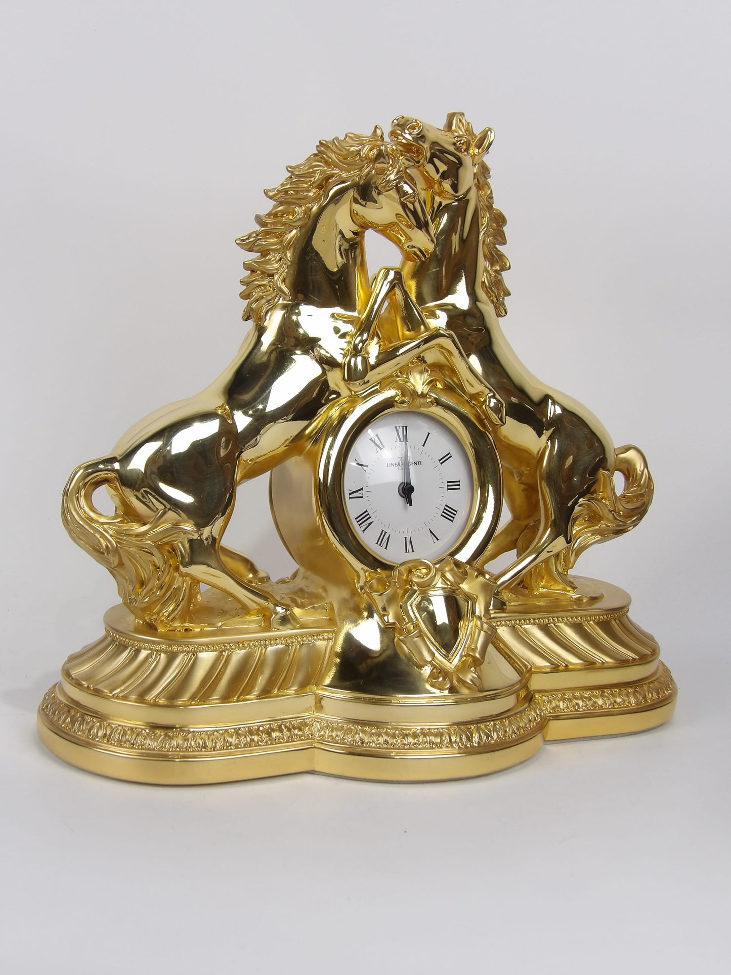 Reloj de resina dorada - Par de caballos: una majestuosa combinación de arte y funcionalidad