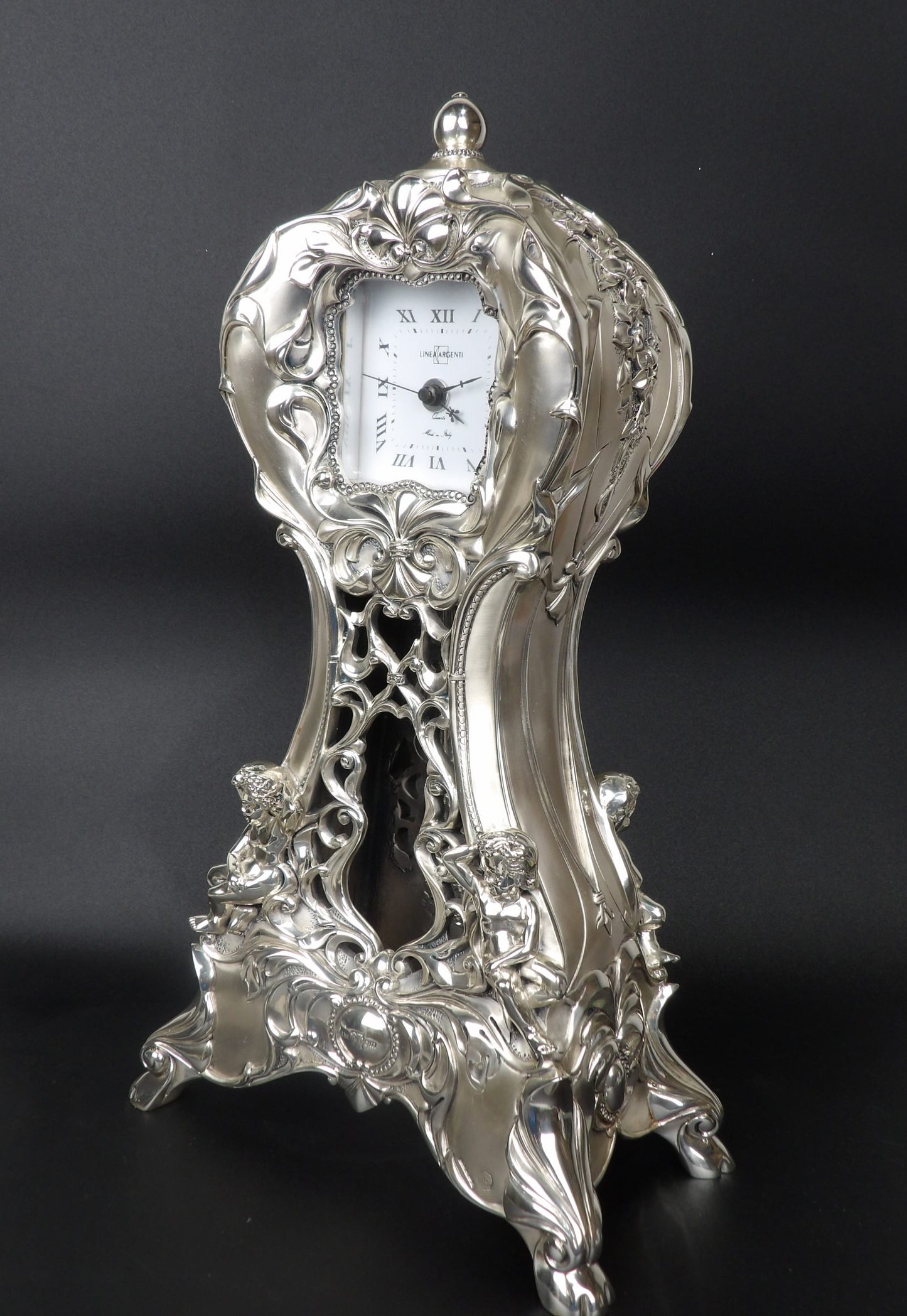 Baroque Style Pendulum in Silver Resin - Timeless Elegance and Ornate Design