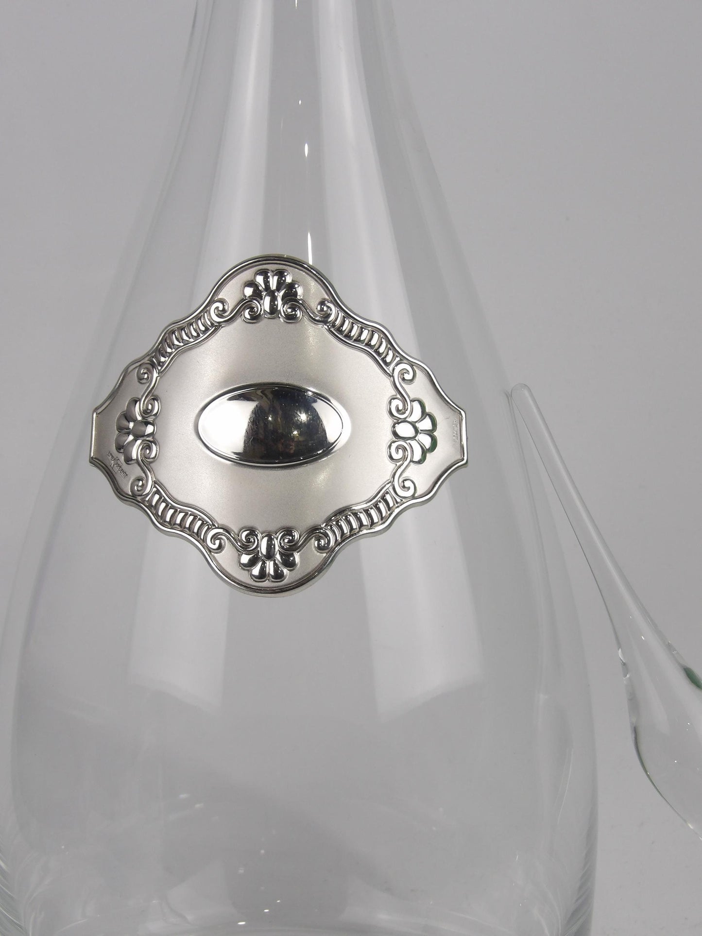 Crystal Decanter with Silver Coated Bilaminate – Elegance in Every Pour