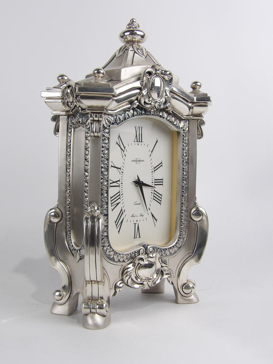 Reloj de mesa estilo imperio en resina plateada