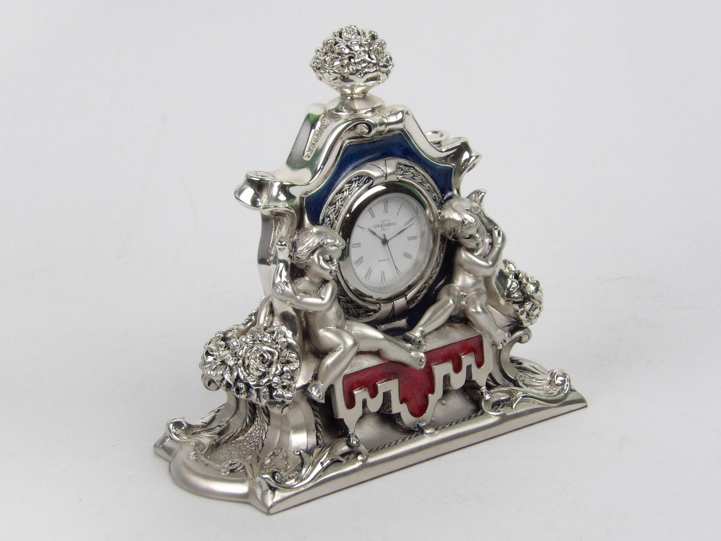Reloj de mesa de resina plateada con detalles de esmalte de colores