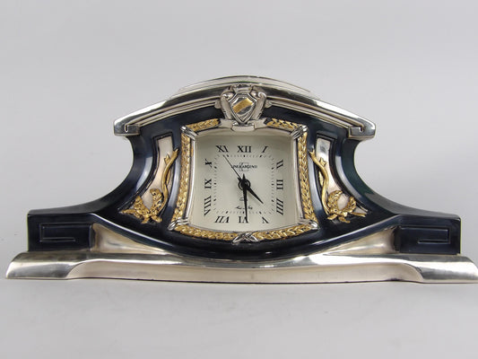 Reloj de mesa de resina plateada con detalles dorados y acentos verdes